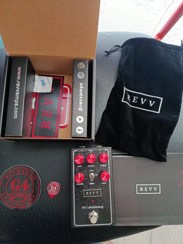 Revv g4 anniversary NUEVO de segunda mano · Foto 1 de 6 · Valladolid · 185 €