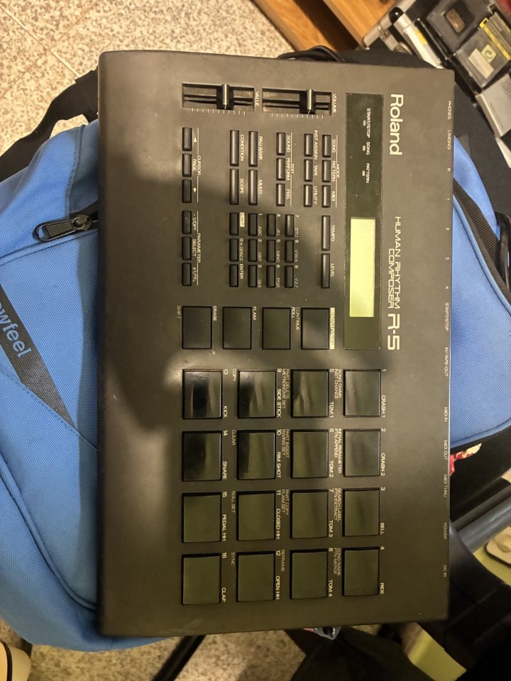 Caja de ritmos Roland R-5 de segunda mano · Foto 3 de 4 · Murcia · 200 €