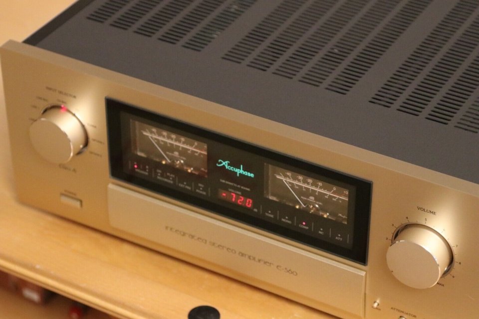 Amplificador de alta gama Accuphase E-560 de 2013, como nuevo, con embalaje original de segunda mano · Foto 1 de 5 · Valencia · 2200 €
