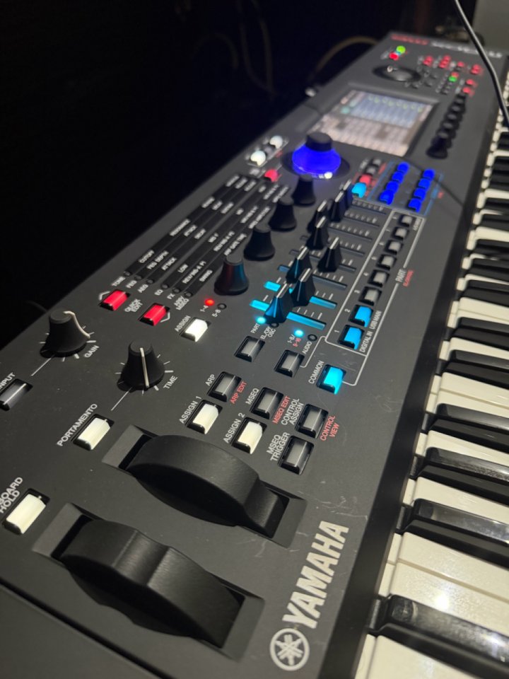 Yamaha ModxM 61 de segunda mano · Foto 3 de 7 · Murcia · 1100 €