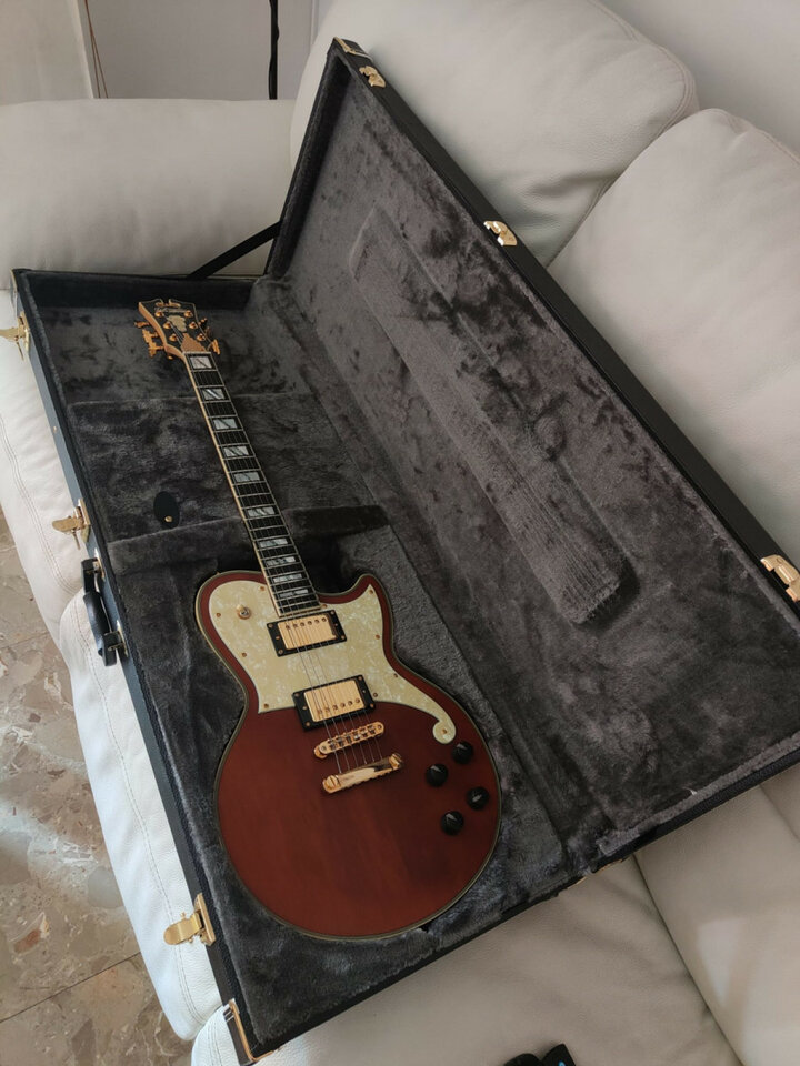 Guitarra eléctrica DAngelico Deluxe Atlantic LTD Walnut (edición limitada)