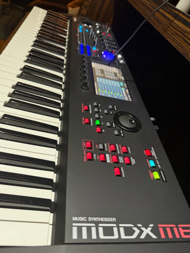 Yamaha ModxM 61 de segunda mano · Foto 5 de 7 · Murcia · 1100 €