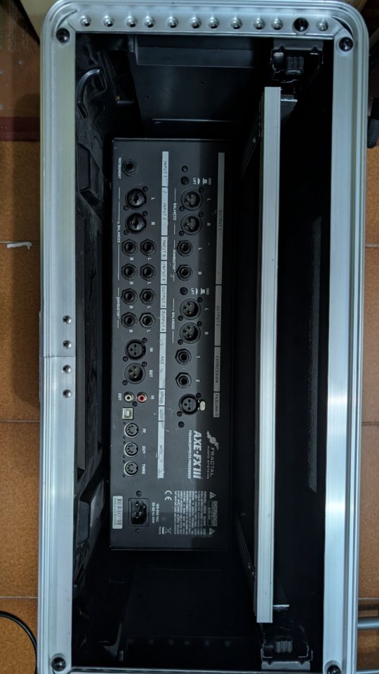 Axe FX III con flightcase