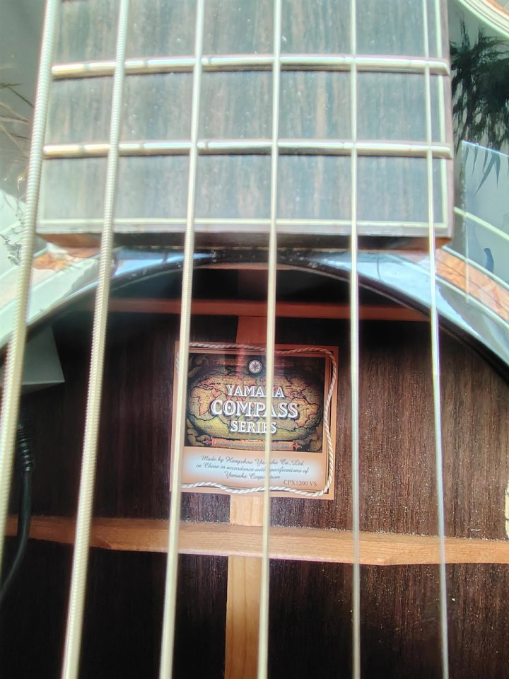 Guitarra electroacustica Yamaha CPX 1200 VS.