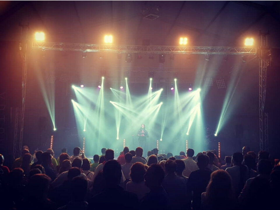 Alquiler de equipos de sonido e iluminacion profesional para toda España