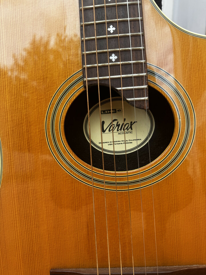 Guitarra Acústica Line6 de segunda mano · Foto 5 de 8 · Sevilla · 1000 €