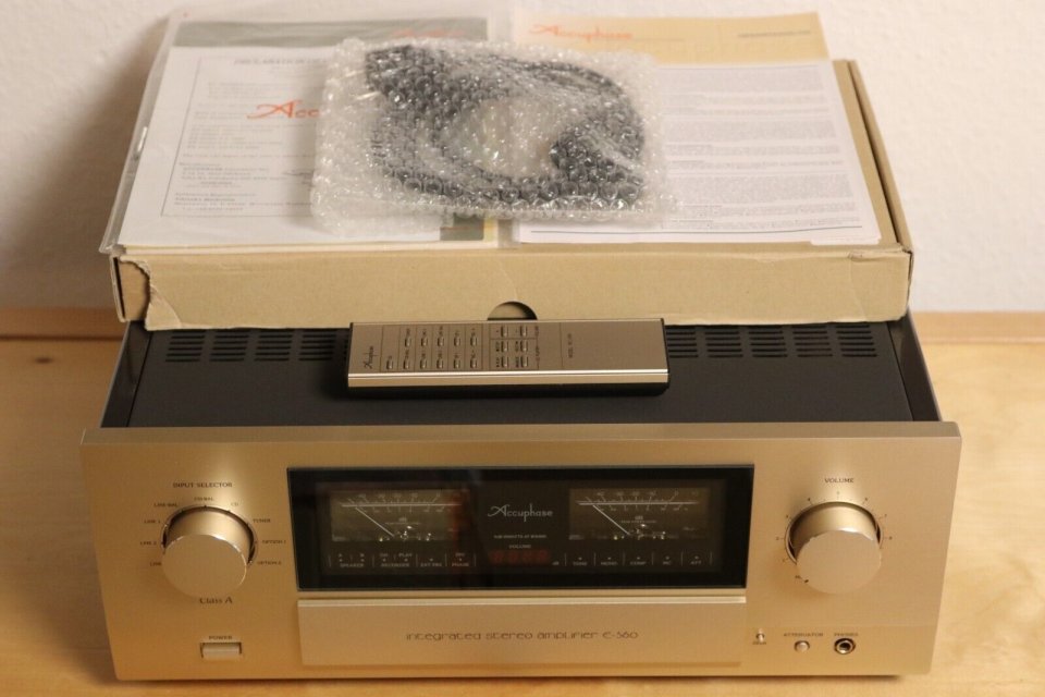 Amplificador de alta gama Accuphase E-560 de 2013, como nuevo, con embalaje original de segunda mano · Foto 5 de 5 · Valencia · 2200 €