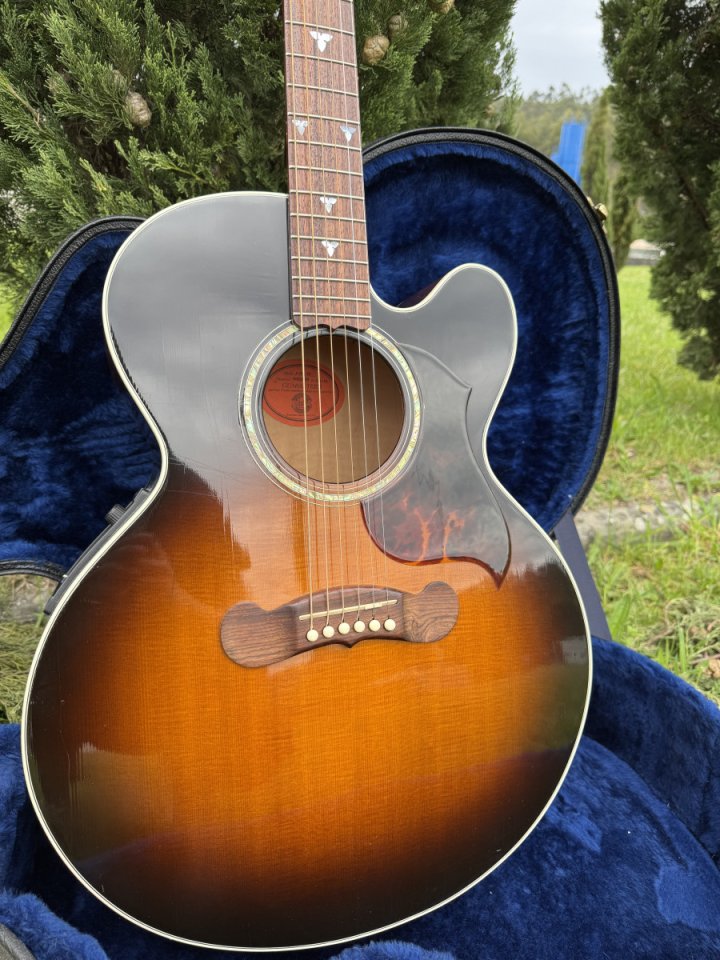 Gibson J-180 EC