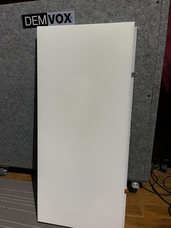 Vendo 50 paneles acusticos 112 x 50 x 5 cm Rejilla Metalica