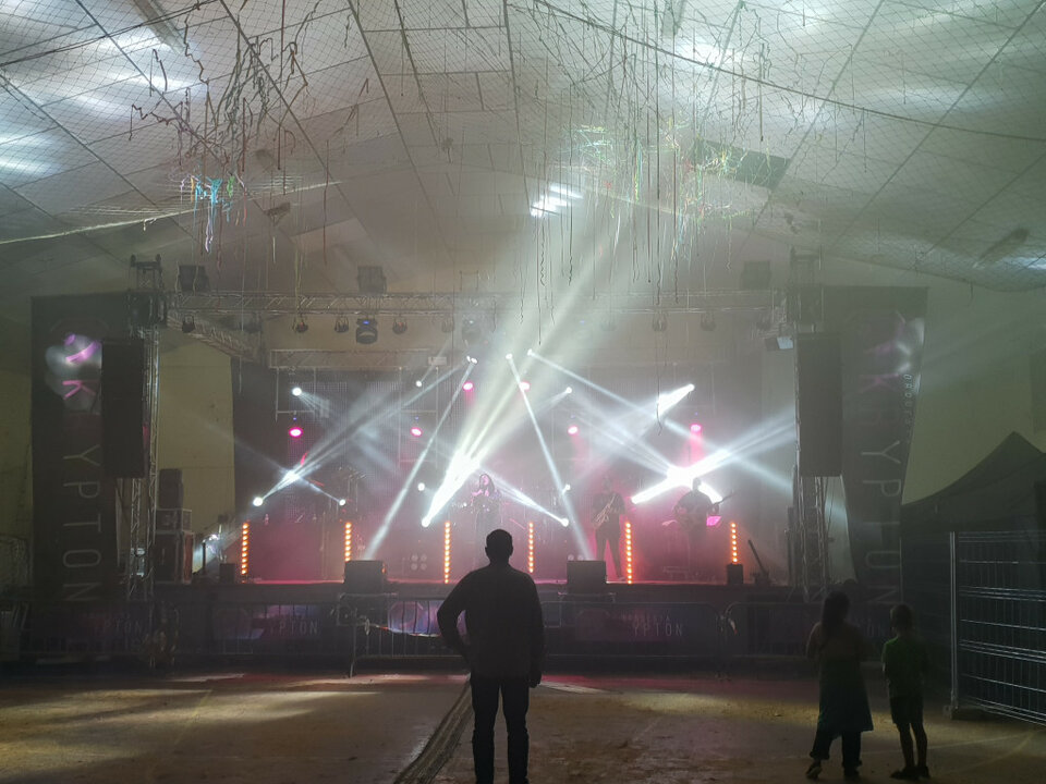 Alquiler de equipos de sonido e iluminacion profesional para toda España