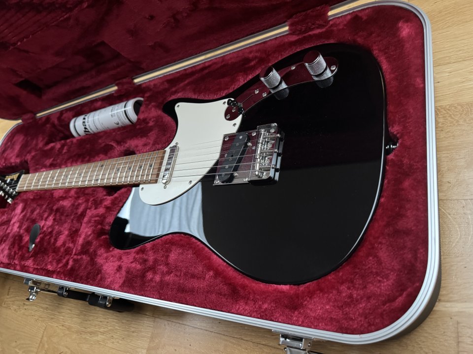 Ibanez FLATV1BK Josh Smith de segunda mano · Foto 2 de 10 · Barcelona · 1690 €