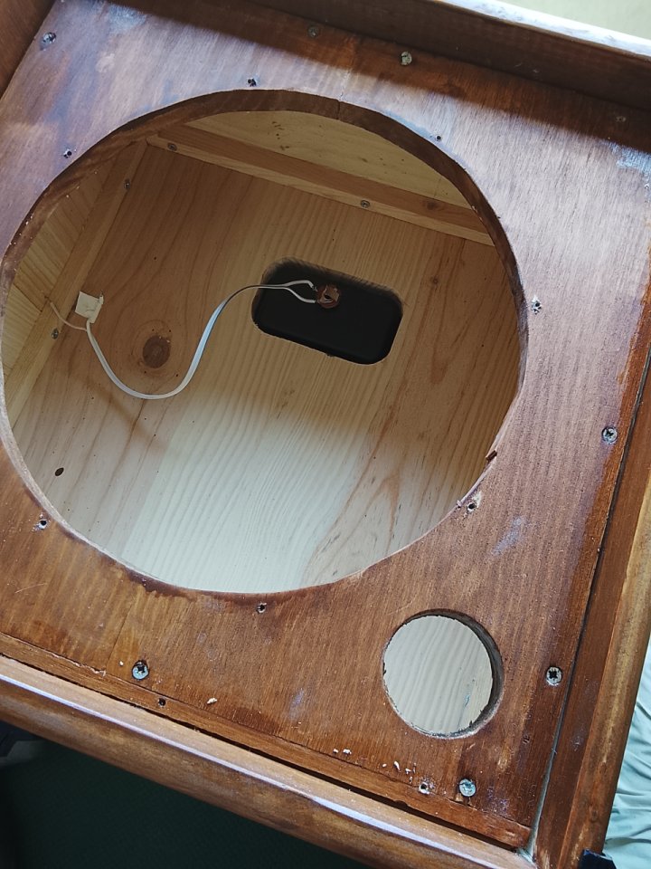 Pantalla artesanal 1x12 en madera de Abeto Finlandés 18mm.con altavoz Vintage de los 60/70 de segunda mano · Foto 1 de 10 · Cáceres · 100 €