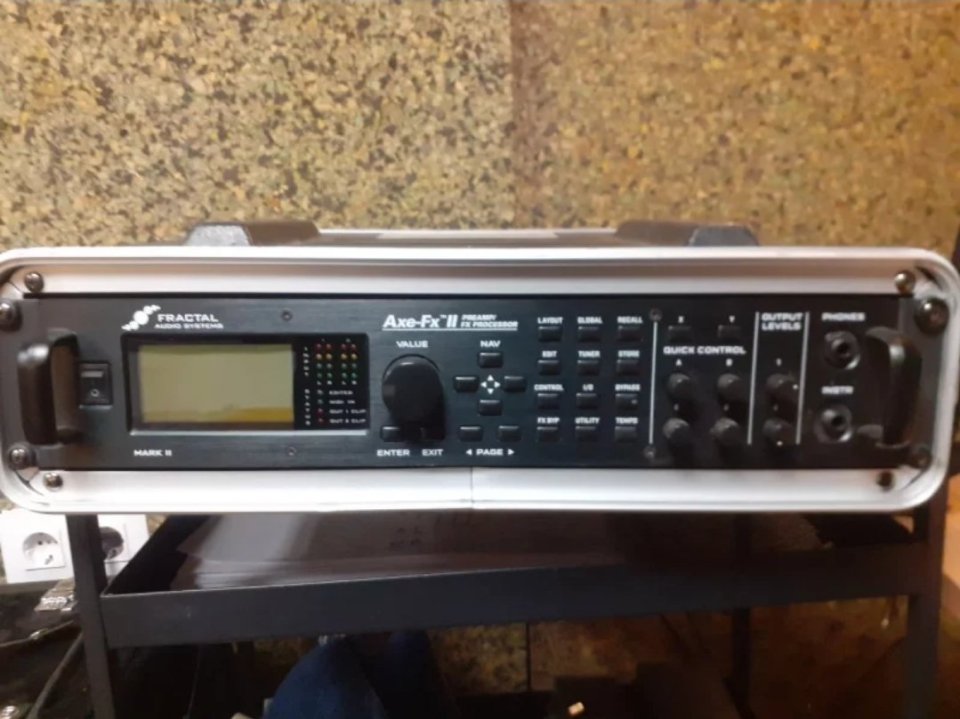 FRACTAL AXE-FX II MARK II Y CONTROLADORA FRACTAL MF-101 de segunda mano · Foto 1 de 2 · Sevilla · 850 €