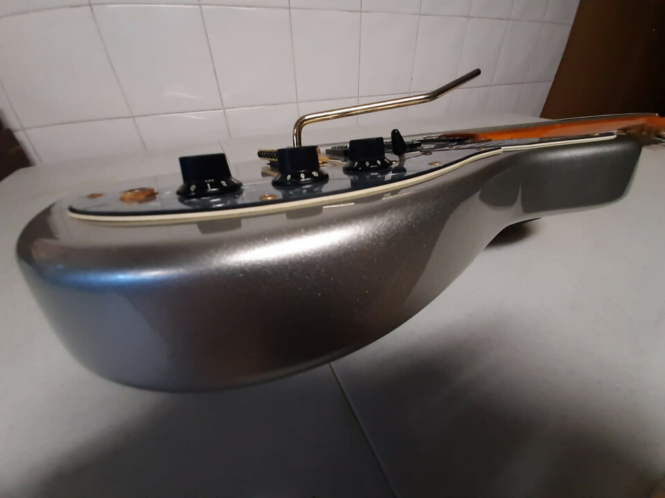 Vendo guitarra strato  Burns de luxe perfecta