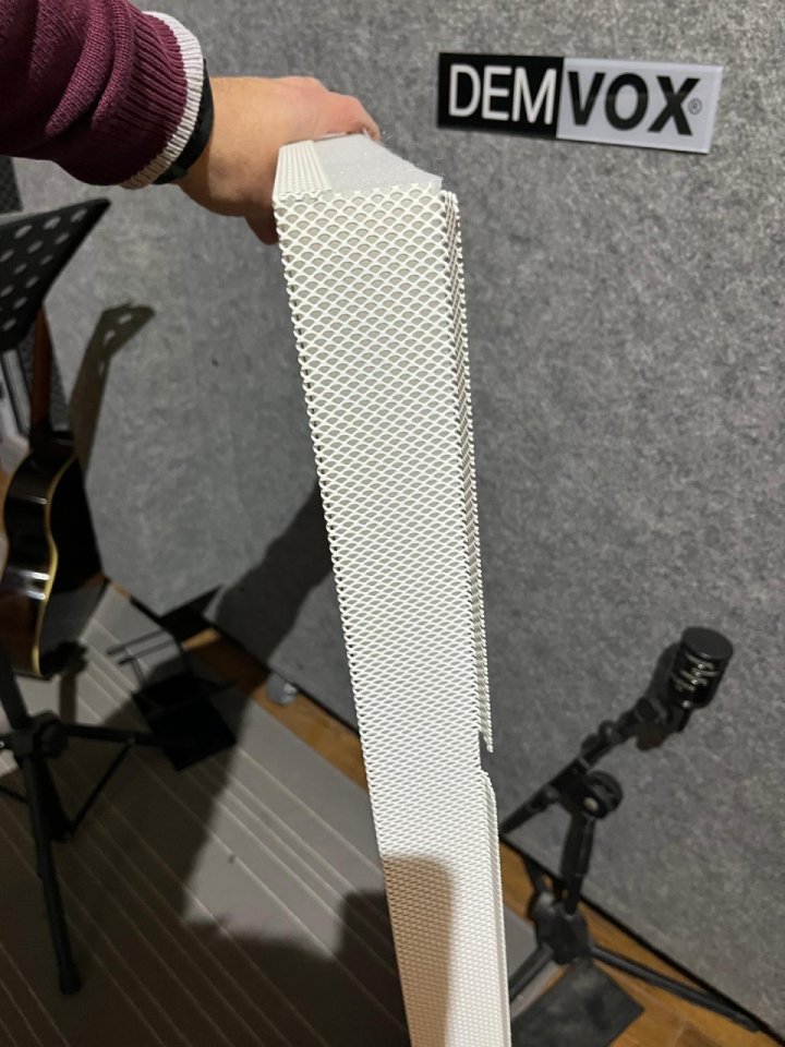 Vendo 50 paneles acusticos 112 x 50 x 5 cm Rejilla Metalica