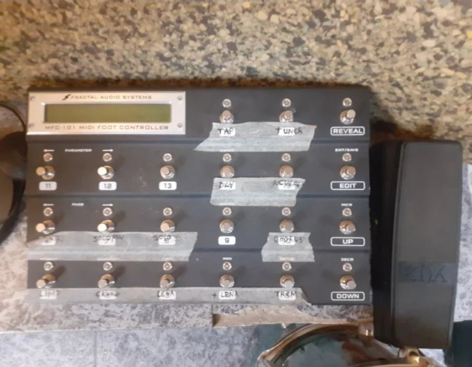 FRACTAL AXE-FX II MARK II Y CONTROLADORA FRACTAL MF-101 de segunda mano · Foto 2 de 2 · Sevilla · 850 €