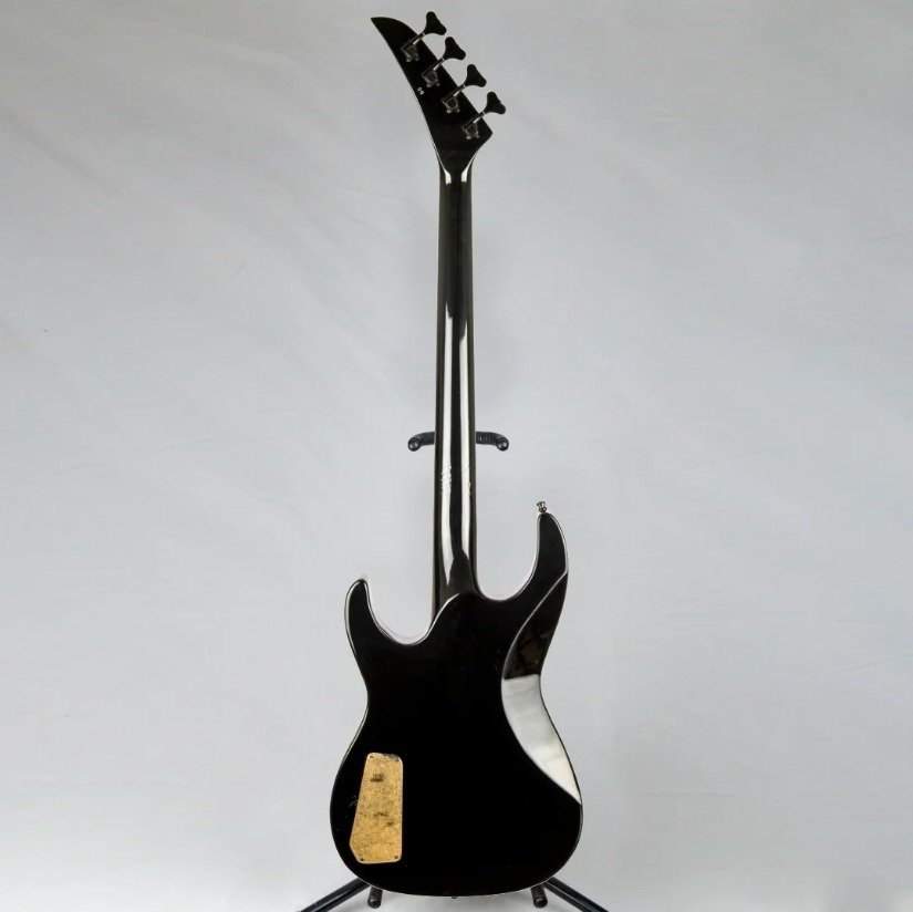 Compro Bajo Kramer Forum III 4 cuerdas con pastillas Spector y necktrough. de segunda mano · Foto 7 de 9 · Madrid