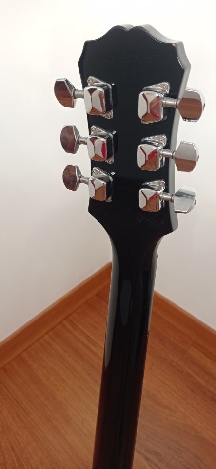 Guitarra eléctrica Epiphone Les Paul de segunda mano · Foto 3 de 8 · Cuenca · 130 €