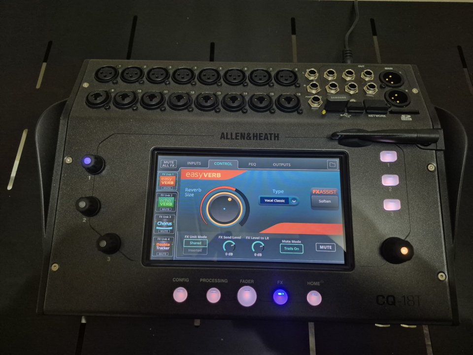 Allen & Heath CQ18T de segunda mano · Foto 3 de 10 · Lugo · 595 €