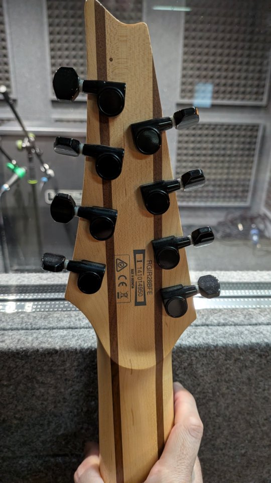 Ibanez RGIR28BFE Iron Label 8 cuerdas – EMG 808 – 27 pulgadas de segunda mano · Foto 5 de 5 · Ciudad Real · 575 €