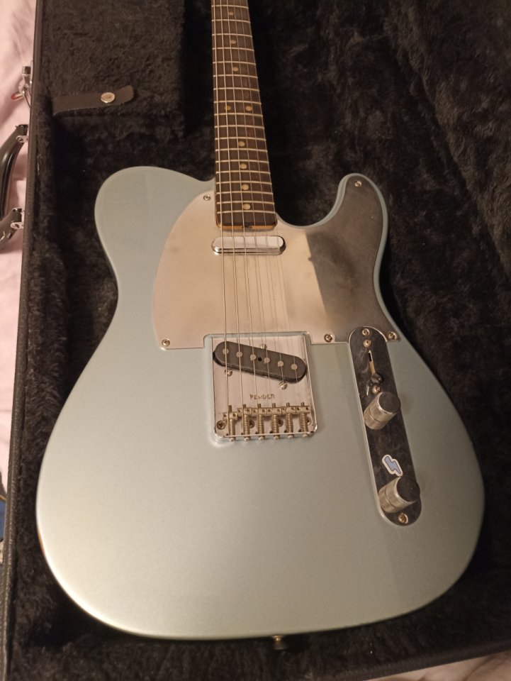Fender telecaster chrissie hynde de segunda mano · Foto 5 de 8 · Valencia · 1000 €