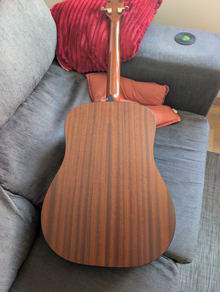 Guitarra acústica Taylor 320E de segunda mano · Foto 6 de 7 · A Coruña · 990 €