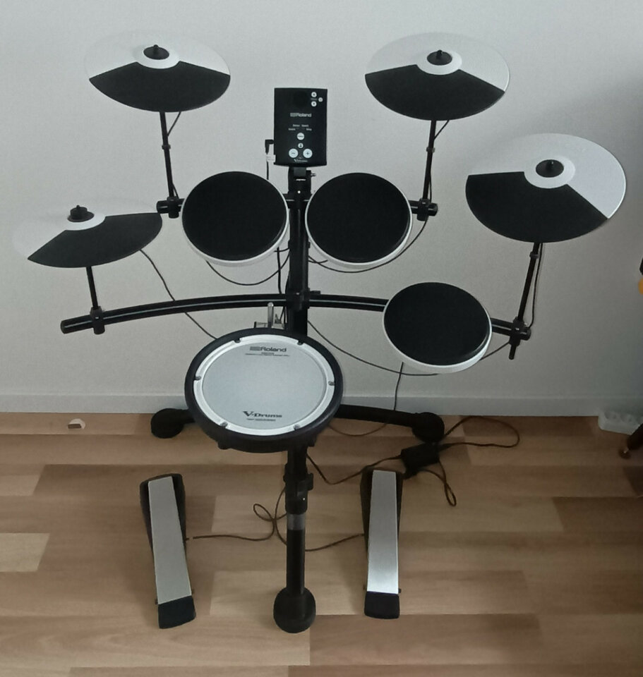 Batería electrónica Roland TD-1KV con EXTRAS