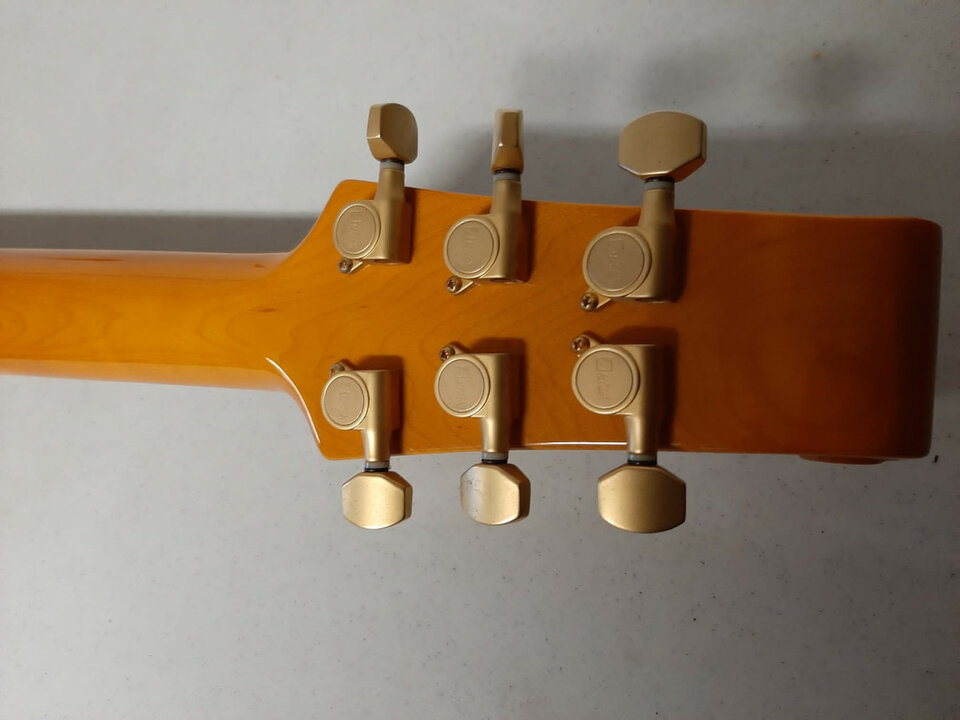 Vendo guitarra strato  Burns de luxe perfecta