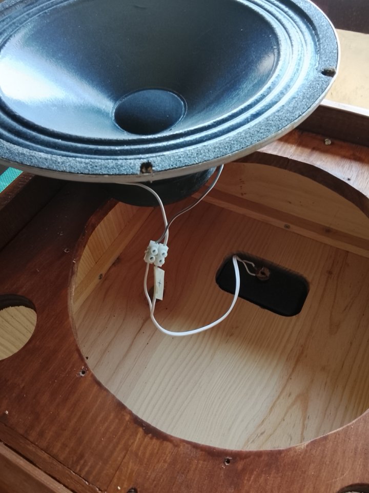 Pantalla artesanal 1x12 en madera de Abeto Finlandés 18mm.con altavoz Vintage de los 60/70 de segunda mano · Foto 4 de 10 · Cáceres · 100 €
