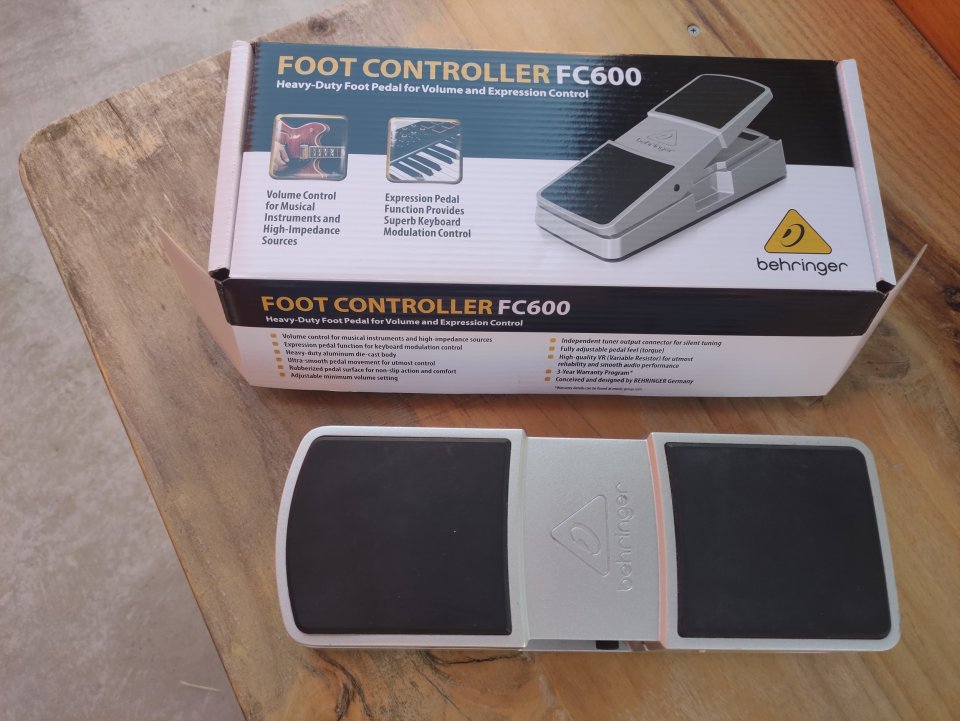 Pedal Behringer FC600 Volumen/Expresión de segunda mano · Foto 1 de 7 · Bizkaia · 30 €