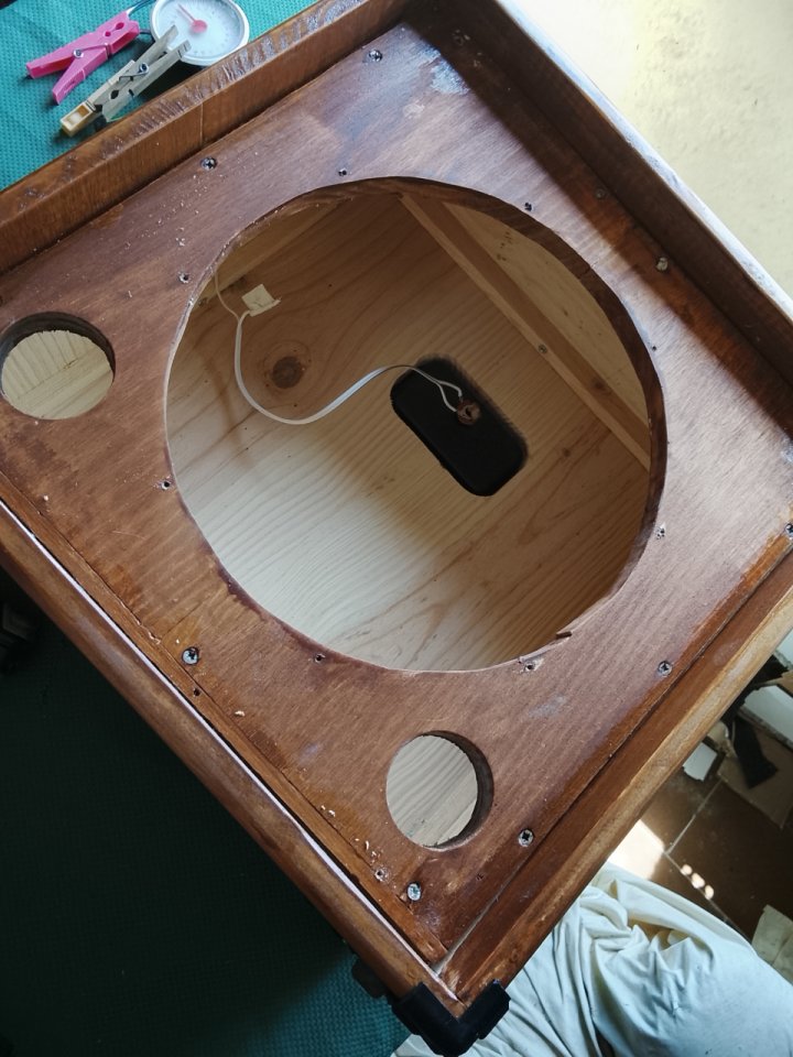 Pantalla artesanal 1x12 en madera de Abeto Finlandés 18mm.con altavoz Vintage de los 60/70 de segunda mano · Foto 5 de 10 · Cáceres · 100 €