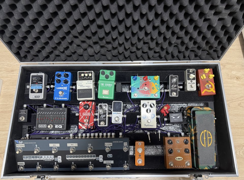 Pedales, pedalera y flight case