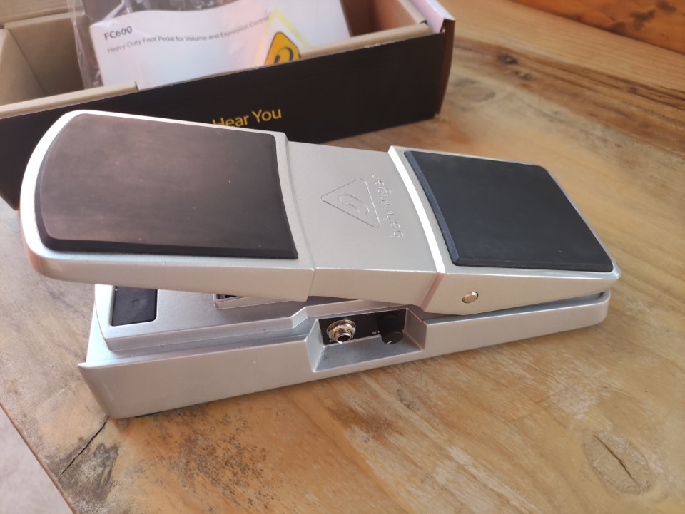 Pedal Behringer FC600 Volumen/Expresión de segunda mano · Foto 3 de 7 · Bizkaia · 30 €