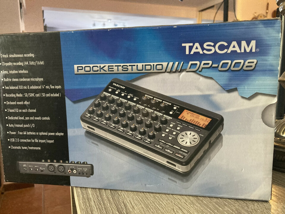 Tascam DP-008 caja