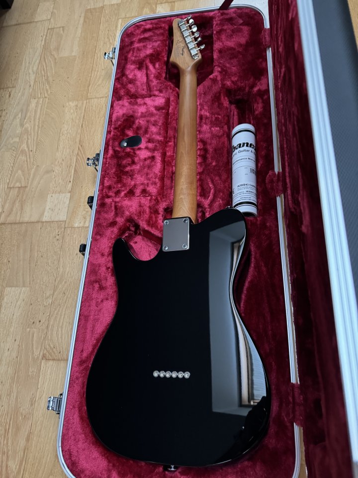 Ibanez FLATV1BK Josh Smith de segunda mano · Foto 9 de 10 · Barcelona · 1690 €