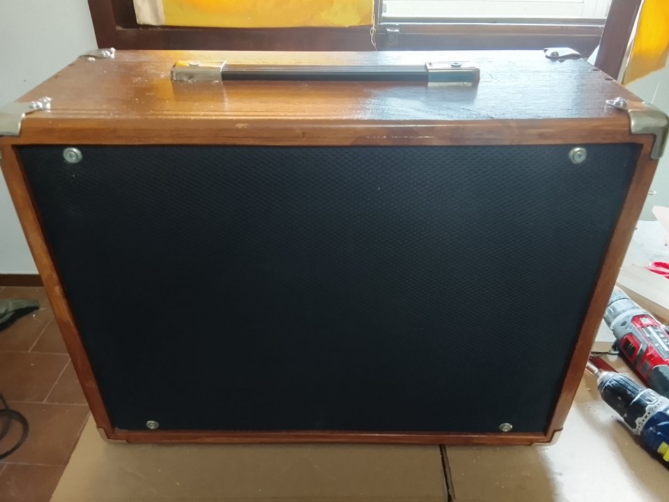 Pantalla artesanal 1x12 en madera de Abeto Finlandés 18mm.con altavoz Vintage de los 60/70 de segunda mano · Foto 9 de 10 · Cáceres · 100 €