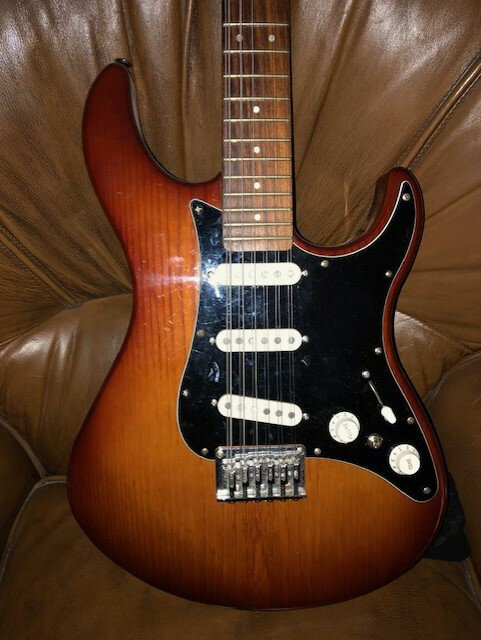 Yamaha Pacífica 12 cuerdas Reservada