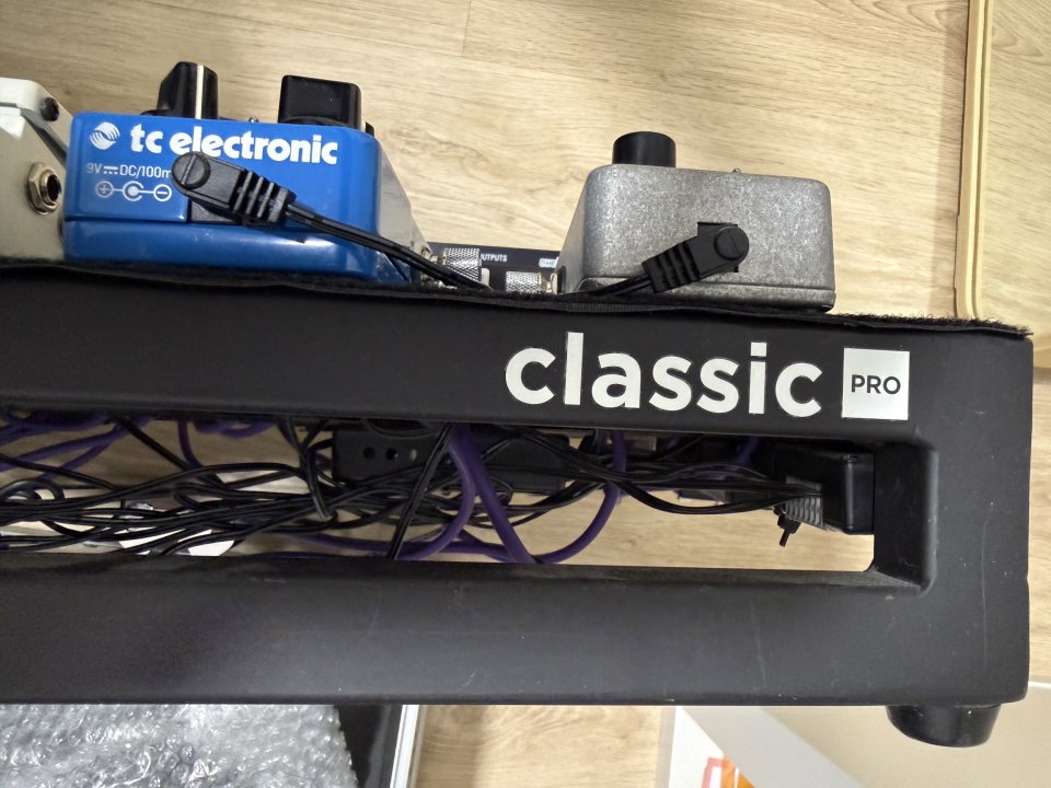 Pedales, pedalera y flight case