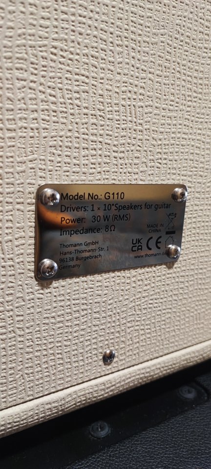 Vendo pantalla Harley Benton G110  Celestion