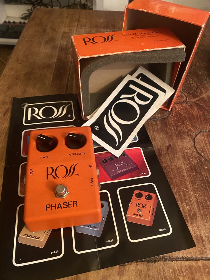 Pedales PHASER clasicos. MXR (Phase90 y Phase100) CORON Phase55 y ROSS de segunda mano · Foto 3 de 4 · Madrid · 450 €