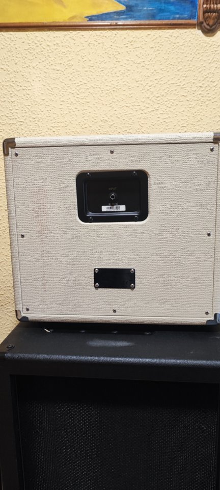 Vendo pantalla Harley Benton G110  Celestion