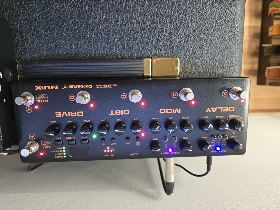 Nux Cerberus en muy buen estado de segunda mano · Foto 2 de 2 · Valencia · 240 €