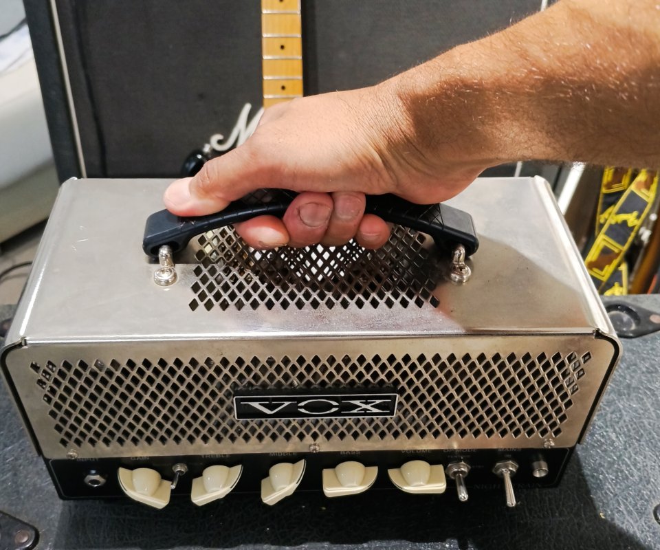 VENDO o Cambio VOX nightrain 15 w de segunda mano · Foto 1 de 8 · Cádiz · 300 €