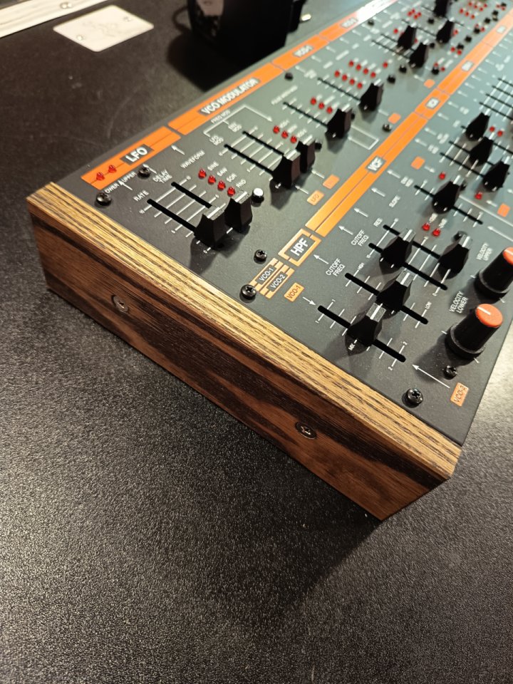 Black Corporation ISE-NIN (Roland Jupiter 8) de segunda mano · Foto 2 de 4 · Barcelona · 3550 €