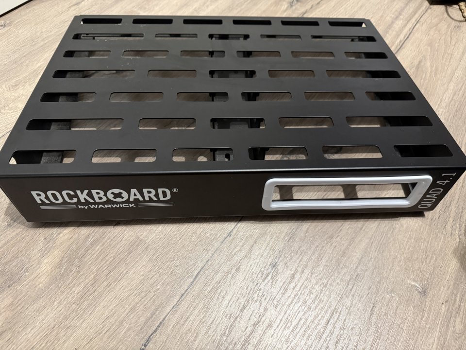 Vendo pedalera RockBoard Quad 4.1 con Flightcase