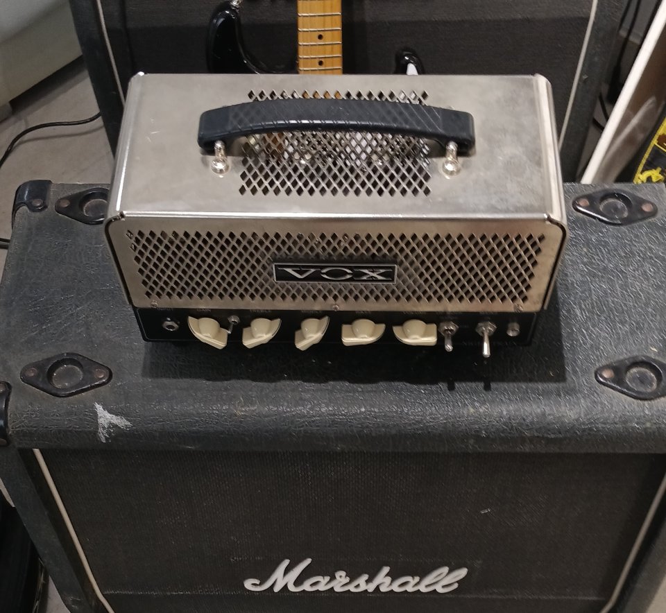 VENDO o Cambio VOX nightrain 15 w de segunda mano · Foto 2 de 8 · Cádiz · 300 €