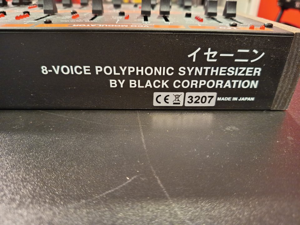 Black Corporation ISE-NIN (Roland Jupiter 8) de segunda mano · Foto 4 de 4 · Barcelona · 3550 €