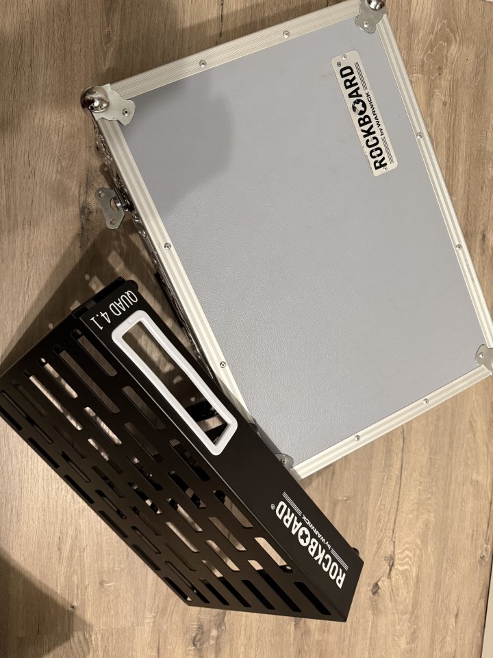 Vendo pedalera RockBoard Quad 4.1 con Flightcase