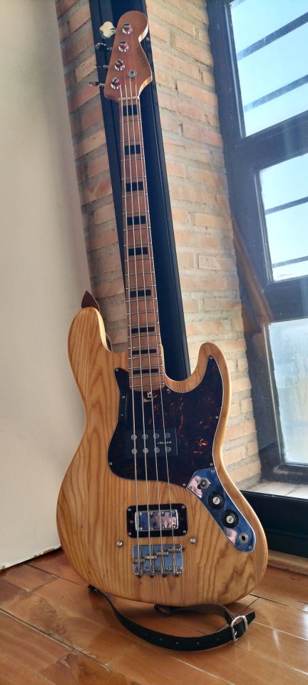 Isanda Jazz Bass