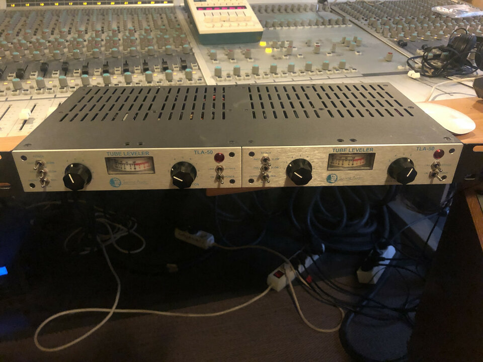 2 Summit TLA50 con adaptador de Rack